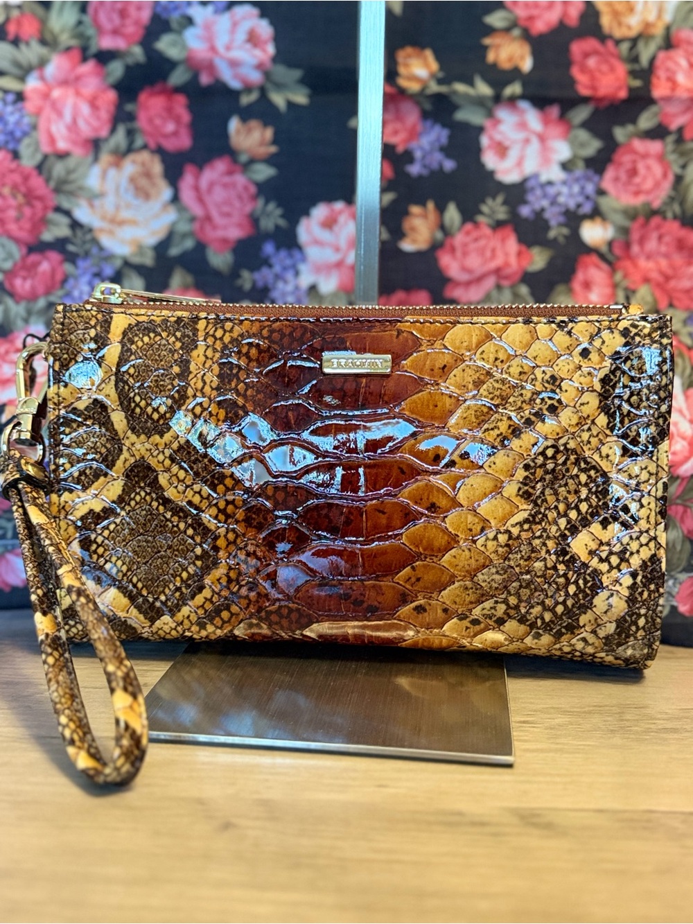 NWT Brahmin Brown Amber Croc-Embossed Wristlet - Picture 2 of 3